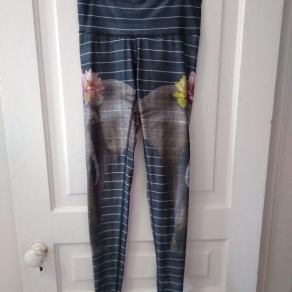 Teeki hot pants - Picture 1 of 3